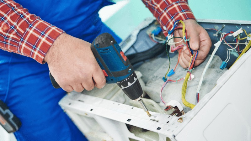Torbalı Hotpoint Hotpoint çamaşır makinesi kart tamiri – Su almama arızası orijinal parça ile giderildi. - Teknik servis örneği